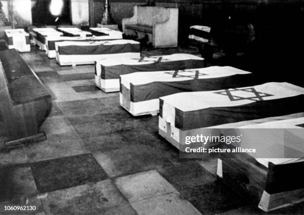 The remains of the victims of the Arabian terrorist attack from 5 September 1972 on the Israeli Olympic team are laid out in the Munich synagog. An...