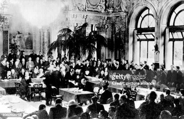 German foreign minister Konstantin Freiherr von Neurath during the signing of the Treaty of Lausanne. At the end of the conference in Hotel Beau...