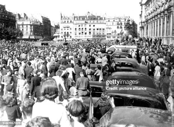 Paris inhabitants in the streets of the French capital after the liberation through American troops. German commander Dietrich von Choltitz had given...