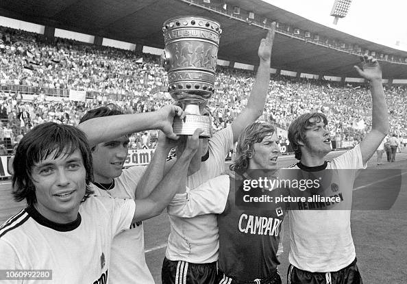 Soccer: DFB cup final '74: Frankfurt - HSV 3:1 AET Soccer: DFB cup final '74: Frankfurt - HSV 3:1 AET