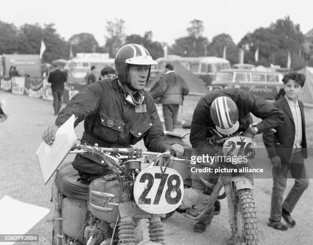 Steve McQueen from the United States took part in 1964 with the number "278" on his Triumph at the international motorcycle race "Six Days" in...