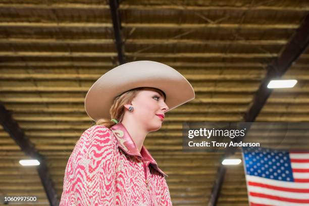 cowgirl pageant contestant riding her horse - camicia di paillette foto e immagini stock