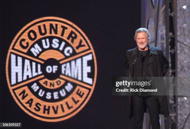 Kris Kristofferson introduces Country Music Hall of Fame Inductee George Strait