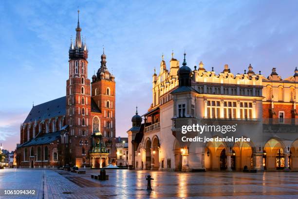 rynek glowny, st mary's basilica, bazylika mariacka, the cloth hall, krakow, poland - poland stock pictures, royalty-free photos & images