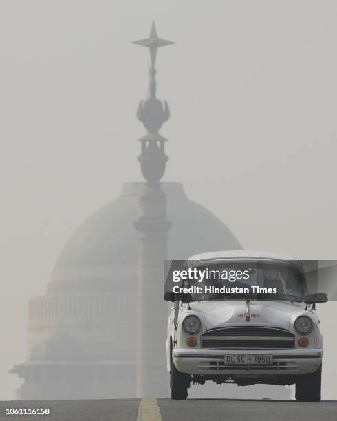 Government Ambassador car passes through a thick layer of smog, at Rashtrapati Bhawan, on November 13, 2018 in New Delhi, India. Pollution levels in...