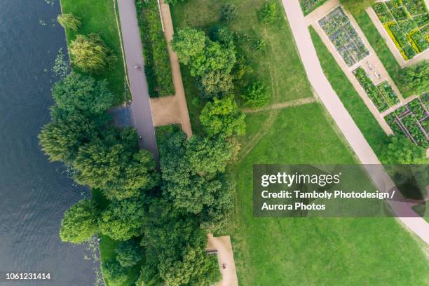 treptower park seen from above, berlin, berlin, germany - aerial park fotografías e imágenes de stock