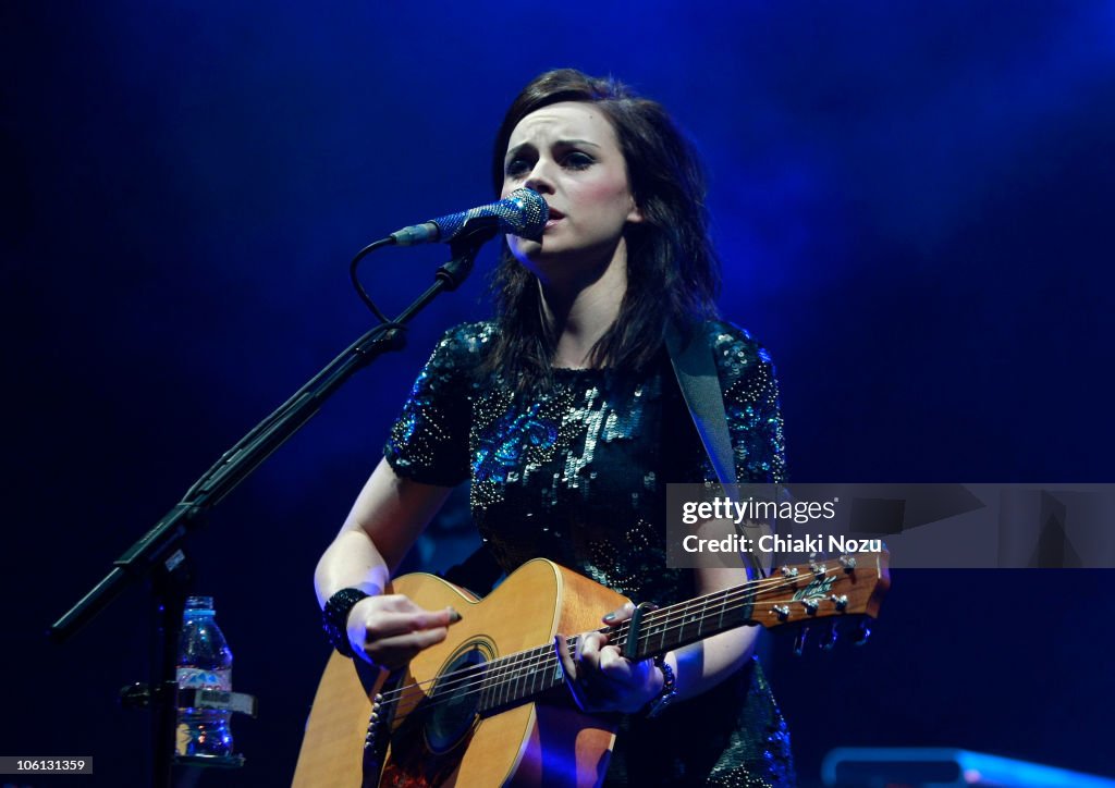 Amy MacDonald Performs in London