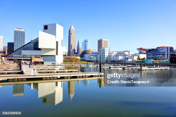 downtown cleveland ohio skyline - downtown cleveland ohio stock pictures, royalty-free photos & images