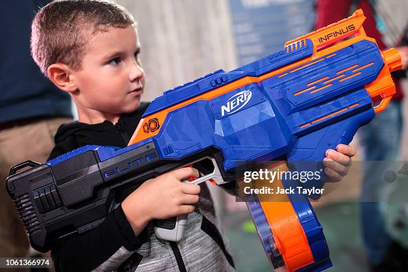 168 photos et images de Nerf Gun - Getty Images
