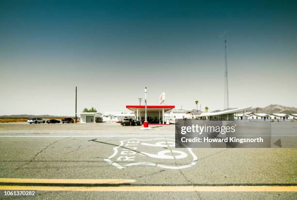 route 66 road and cafe - route 66 stock pictures, royalty-free photos & images