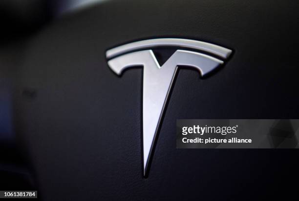 November 2018, North Rhine-Westphalia, Düsseldorf: The logo can be seen on the steering wheel of Tesla's Model 3 electric car in a showroom. Tesla...