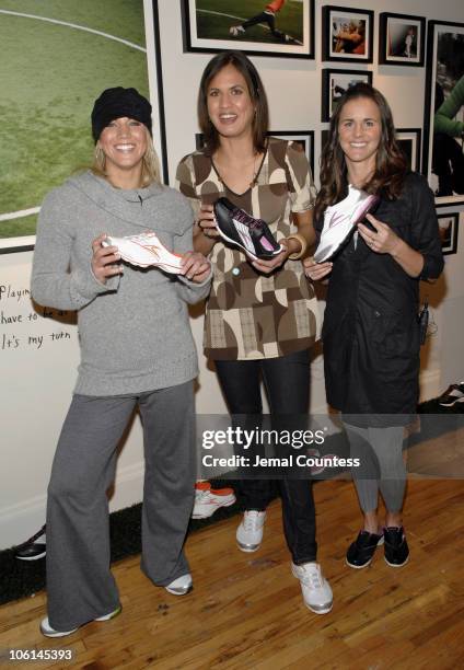 Hope Solo, Logan Tom and Brandi Chastain with the new Nike Tailwind Shoes