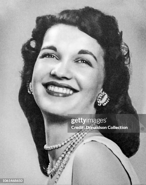 Colleen Singer Country singer Colleen Carroll poses for a portrait circa 1955. News ...