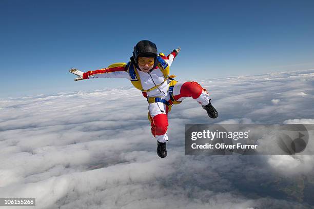 freestyle girl is ballet dancing in the sky. - tomber en chute libre photos et images de collection