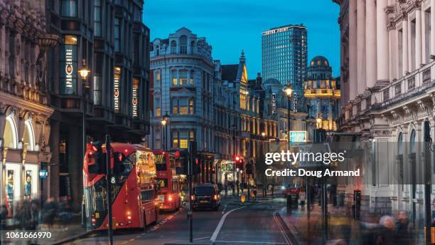 shaftesbury avenue at night, london, uk - soho london fotografías e imágenes de stock