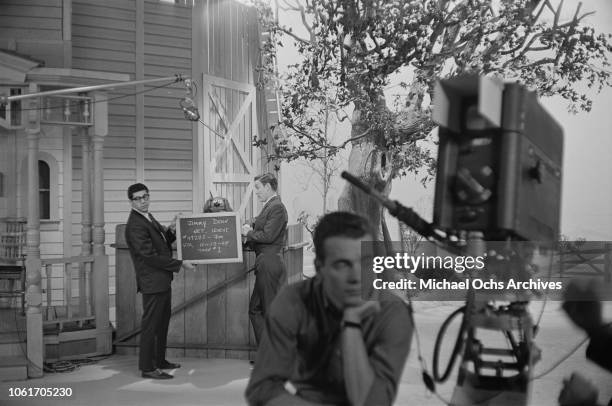 American country music singer and television host Jimmy Dean talks to Rowlf the Dog on the set of 'The Jimmy Dean Show', USA, 13th November 1964....