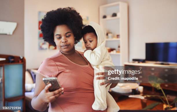 looks like it's feeding time - text messaging mother stock pictures, royalty-free photos & images