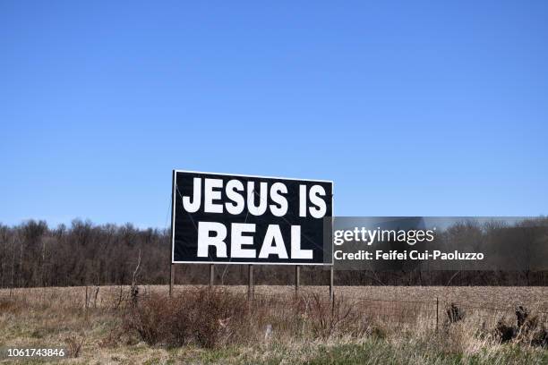 billboard at roadside near crown point, indiana, usa - billboard highway stock-fotos und bilder