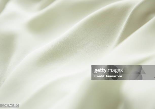 suface of white color cloth - douceur photos et images de collection