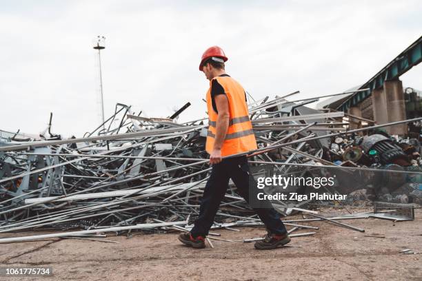 metal everywhere - sucata imagens e fotografias de stock