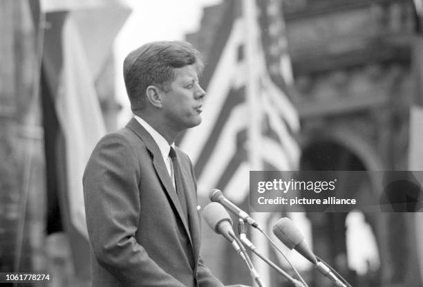 President John F. Kennedy after his arrival on 26 June 1963 for a four days visit in Germany adressing an enthusiastic crowd in Cologne.