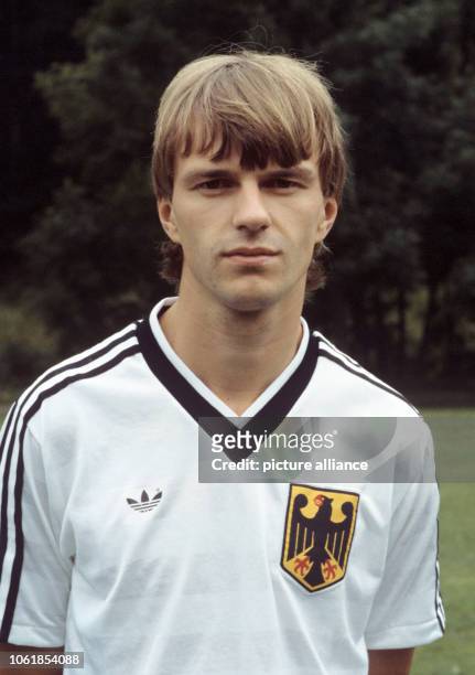 The photo shows a portrait of German Olympic Soccer team player Manfred Bockenfeld in Neuweilnau/Taunus, on 18 July 1984. | usage worldwide