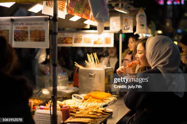 myeong-dong street food, fischfrikadellen und hot dog - korean culture stock-fotos und bilder