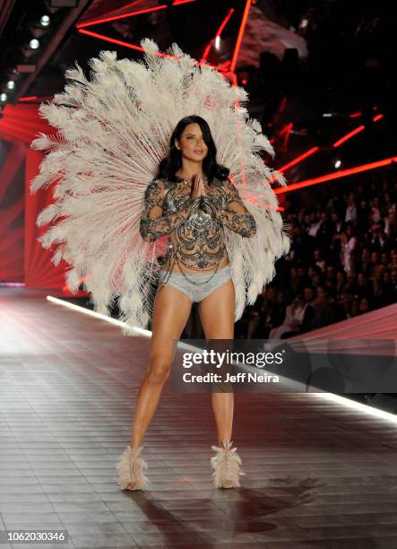 Victoria's Secret's legendary Angels take to the runway for the 2018 Victoria's Secret Holiday Special, showcasing an all-star lineup of musical...