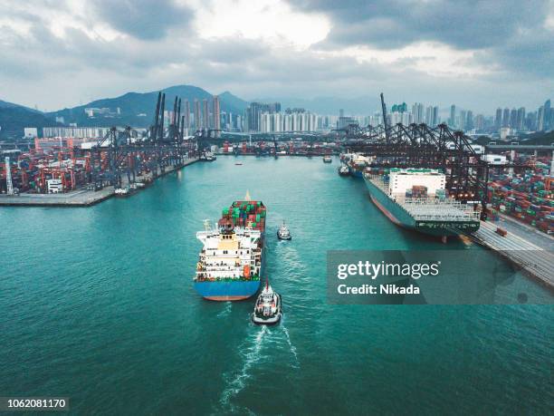 container frakt lastfartyg terminal i hongkong, kina - china ship bildbanksfoton och bilder