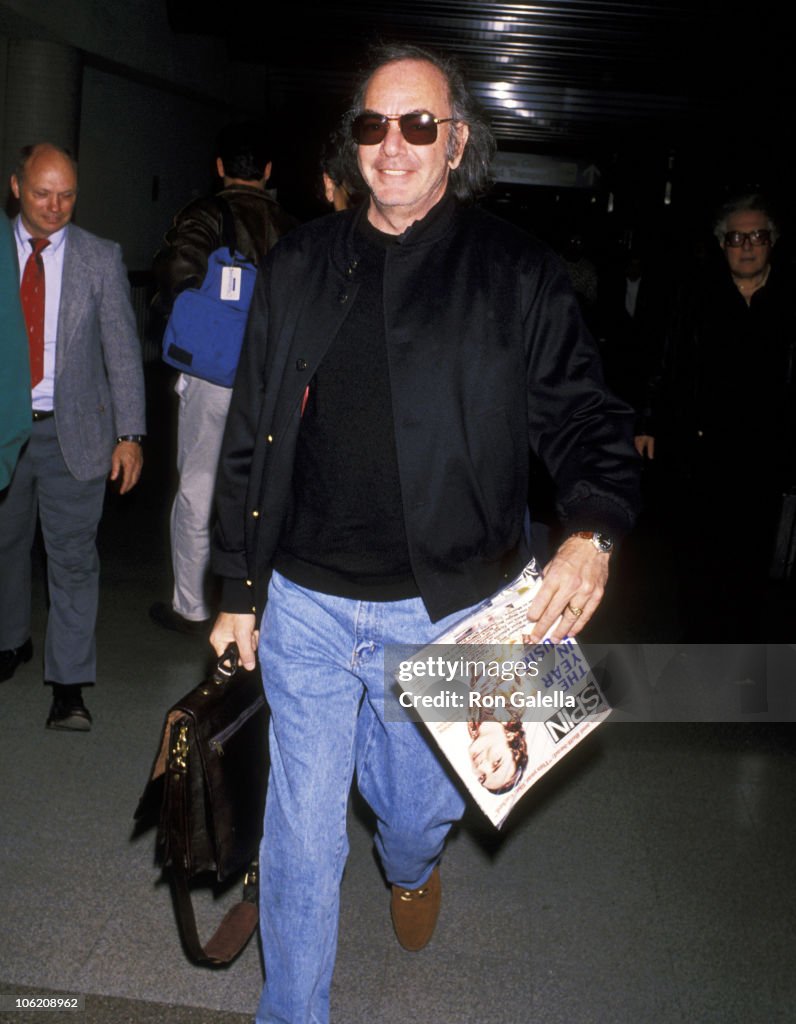 Neil Diamond Sighting at Los Angeles International Airport - November 26, 1994