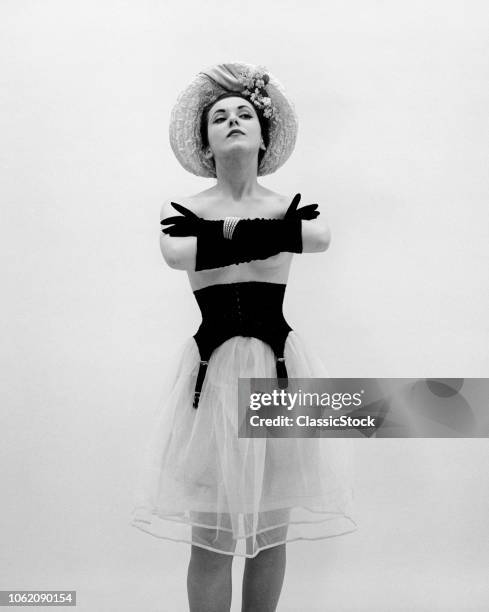 1950s WOMAN TOPLESS LOOKING AT CAMERA WEARING STRAW HAT LONG GLOVES BLACK GARTER BELT ARMS FOLDED IN FRONT