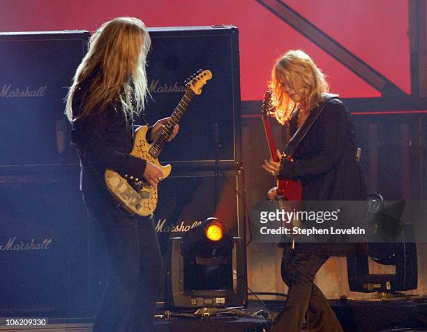 Jerry Cantrell of Alice in Chains performs with Nancy Wilson of Heart