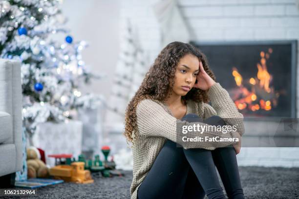 sad christmas girl - christmas loneliness stock pictures, royalty-free photos & images