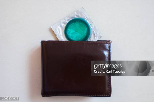Wallet Condom Rings Condom Wallet Photos et images de collection - Getty Images