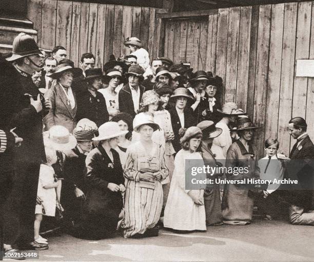 Irish men, women and children on their knees praying in Downing Street during the Anglo-Irish Treaty meetings of 1921 The Anglo-Irish Treaty aka The...