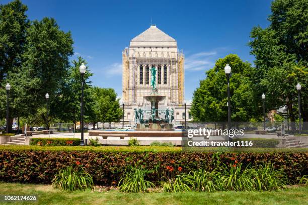 university park in centrum indianapolis, indiana, verenigde staten - penn state v indiana stockfoto's en -beelden