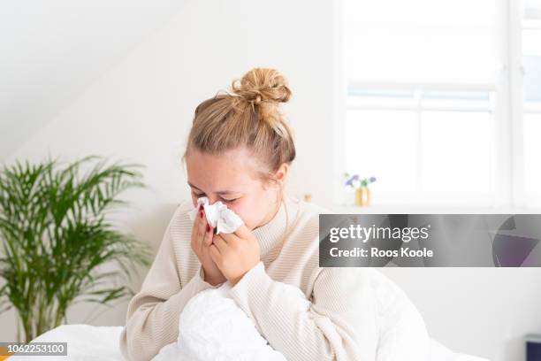 feeling sick - grippevirus stock-fotos und bilder