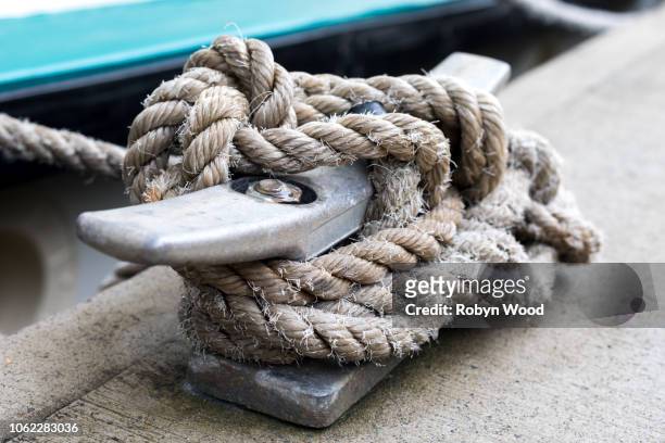 kayak tied to pontoon cleat with fishing knot. - moored stock pictures, royalty-free photos & images