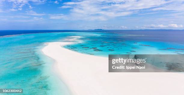 coral sand cay from above, kume island, okinawa, japan - okinawa blue sky beach landscape stock pictures, royalty-free photos & images