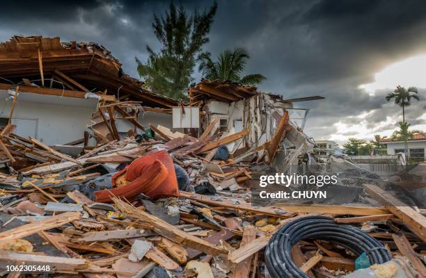 temporada de huracanes - crisis fotografías e imágenes de stock