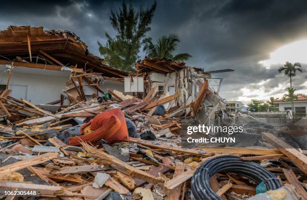 temporada de huracanes - escombros fotografías e imágenes de stock