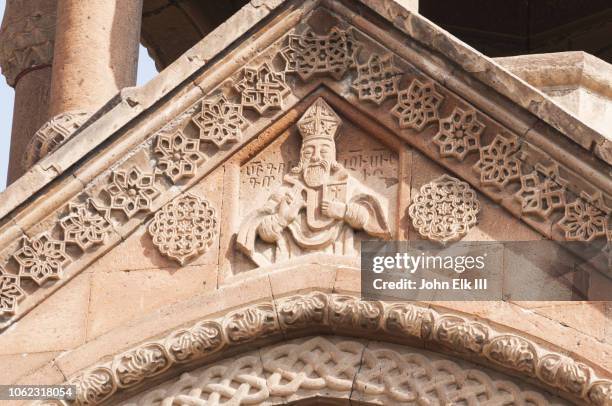 etchmiadzin holy see cathedral, west facade exterior detail - église apostolique arménienne photos et images de collection