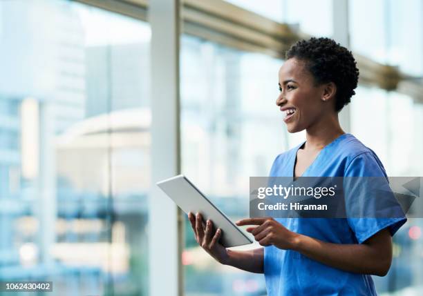 technologie heeft echt geholpen met het maken van een betere gezondheidszorg ervaring - doctors equipment stockfoto's en -beelden