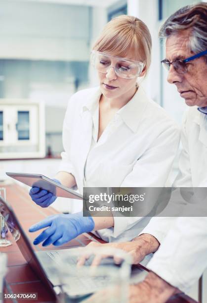 scientist working in the laboratory - scientist lab working stock pictures, royalty-free photos & images