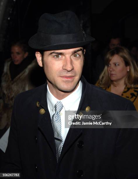 Justin Theroux during Mercedes-Benz Fashion Week Fall 2007 - Marc Jacobs - Arrivals at New York State Armory in New York City, New York, United...