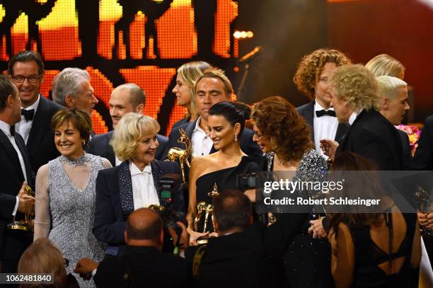 Center Paola Felix, 'Livetime Achievement' award winner Liselotte Pulver, 'Actress International' award winner Penelope Cruz, Sophia Loren and Thomas...