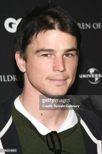 Josh Hartnett during The Cinema Society & GQ Host a Screening of "Children of Men" - Arrivals at Tribeca Grand Hotel Grand Screening Room at 2 Avenue...