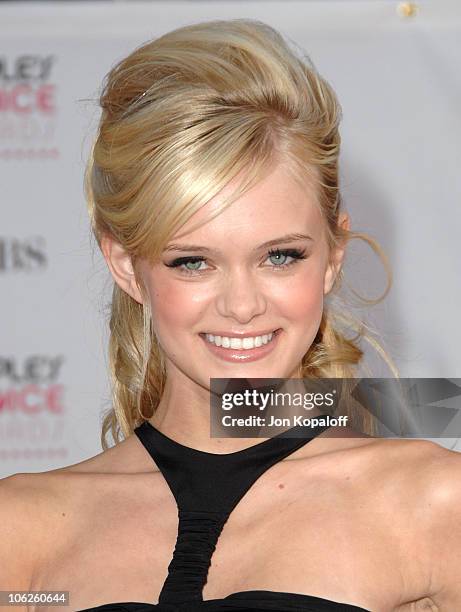 Sara Paxton during 33rd Annual People's Choice Awards - Arrivals at Shrine Auditorium in Los Angeles, California, United States.