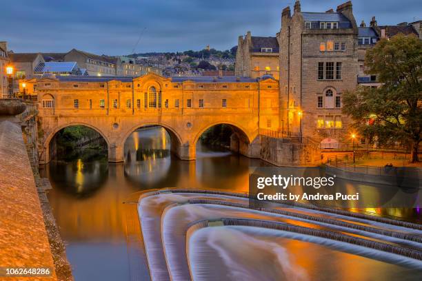 pulteney bridge, bath, somerset, united kingdom - bath uk stock pictures, royalty-free photos & images