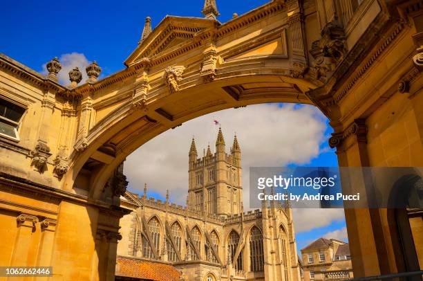 york street arch and bath abbey, bath, somerset, united kingdom - somerset stock pictures, royalty-free photos & images